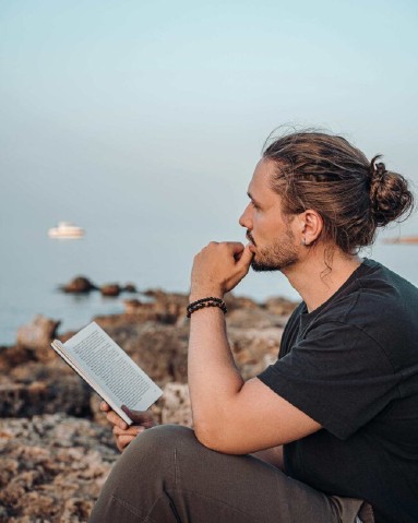 Tóc man bun cho mặt tròn có hợp không?