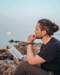 Tóc man bun cho mặt tròn có hợp không?