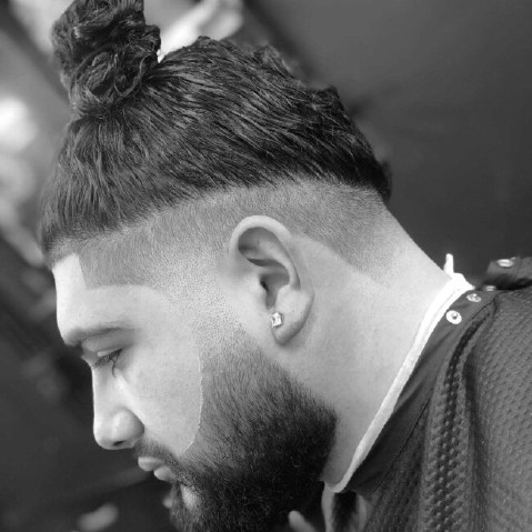 Man bun messy đẹp tự nhiên phong cách nghệ sĩ