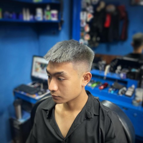 Tóc mohican fade đẹp hiện đại chuẩn barber style