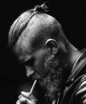 Tóc top knot ngắn đẹp nam tính phù hợp nhiều phong cách
